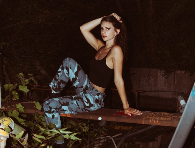 Leia mais sobre o artigo Calça cargo na moda: a ascensão de uma nova tendência