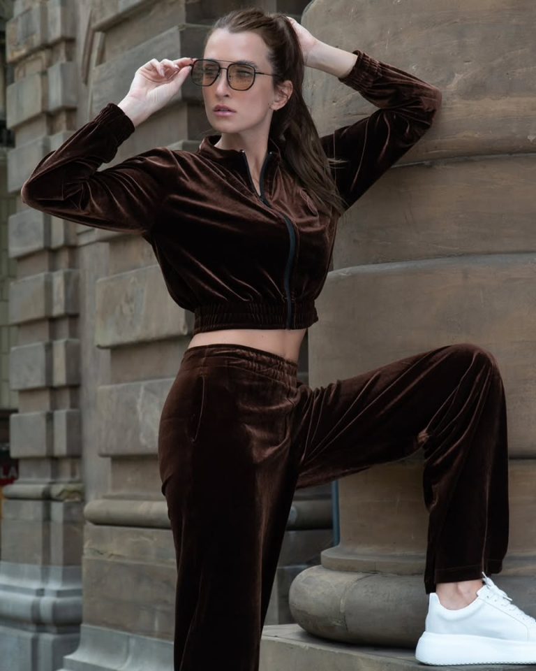 Leia mais sobre o artigo Mocha Mousse: Como Montar um Look Fitness com a Cor do Ano?