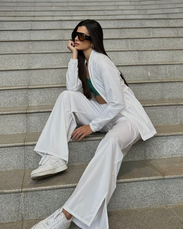 Leia mais sobre o artigo Moda Fitness com Peças Brancas: Estilo, Leveza e Confiança