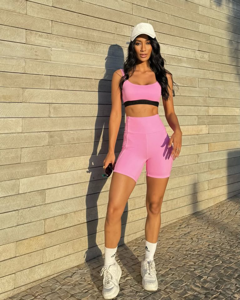 Leia mais sobre o artigo Peças fitness em rosa: energia, feminilidade e confiança